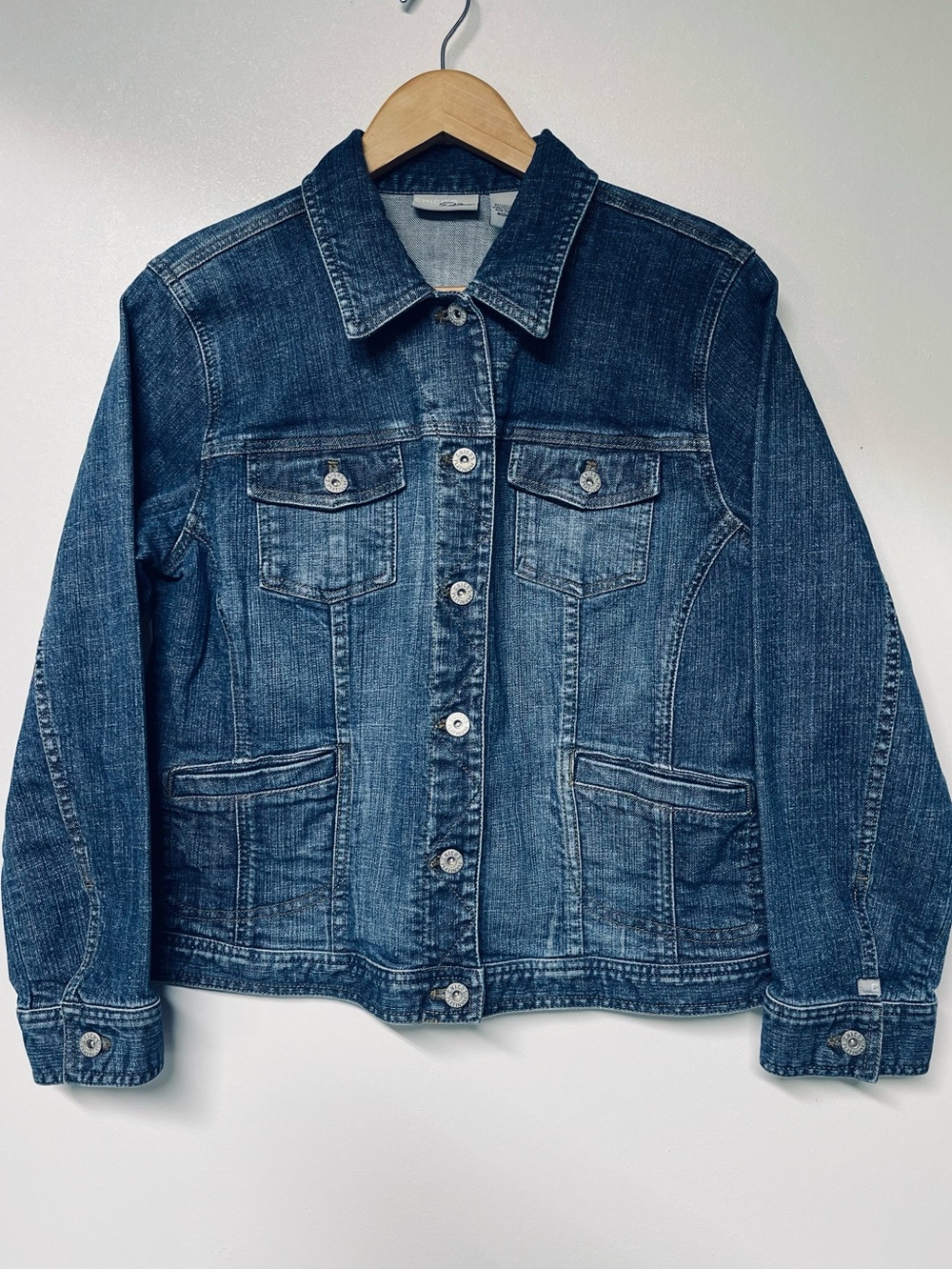 Chicos Platinum Denim Jean Jacket Women’s Size 1 EUC RN 79984